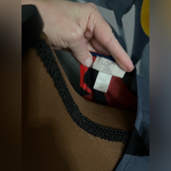 Cute work or party top! No wrinkle/perfect for travel. Ruffle detail on sleeve. - Picture 3 of 3